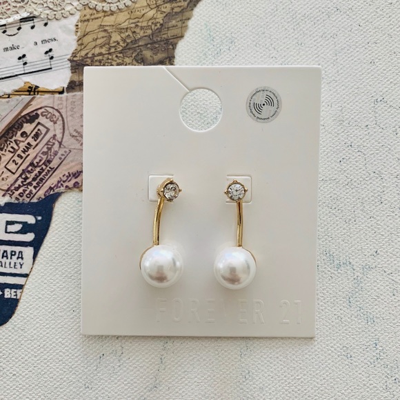 Forever 21 Jewelry - 🛍 5/$25 Forever 21 Gold Faux Pearl Drop Earrings